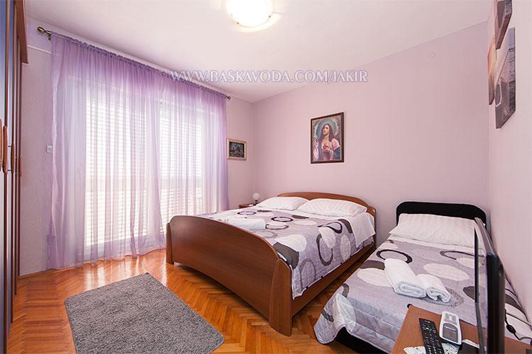 Apartman Jakir Baška Voda Екстериор снимка