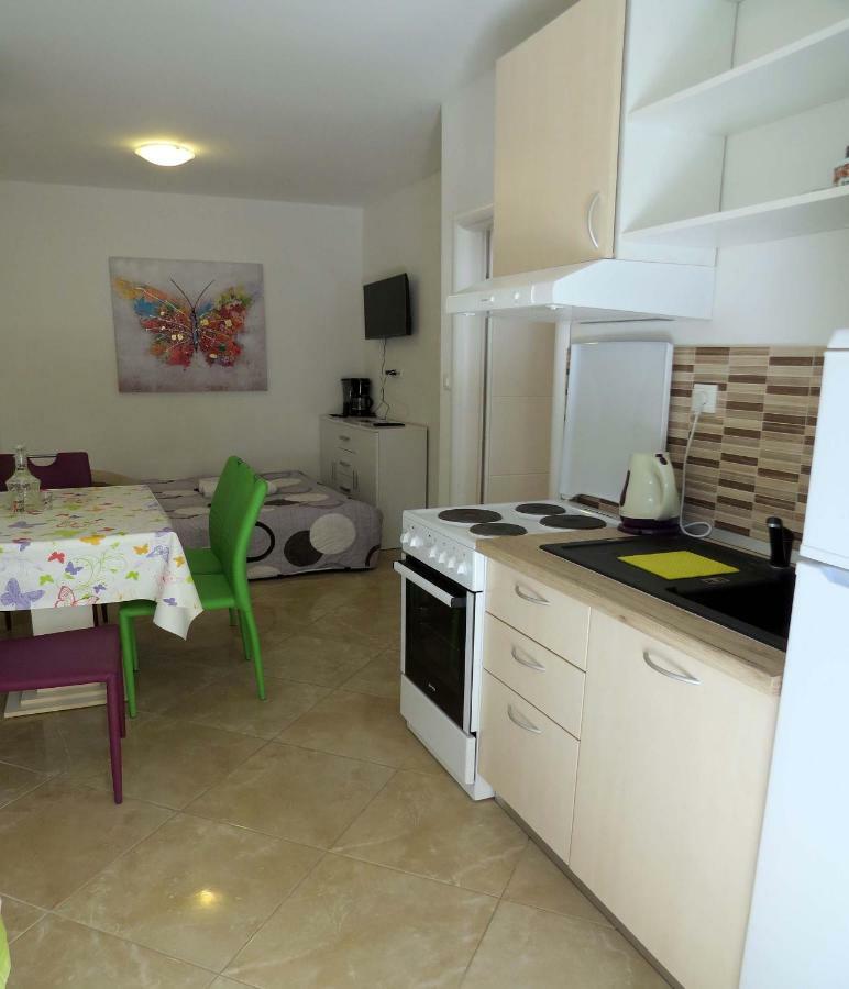 Apartman Jakir Baška Voda Екстериор снимка
