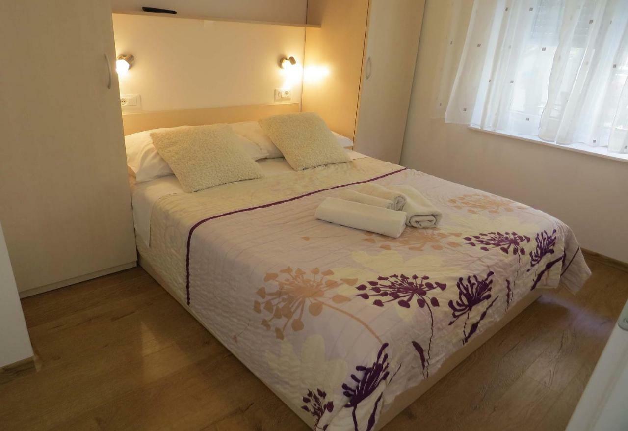 Apartman Jakir Baška Voda Екстериор снимка