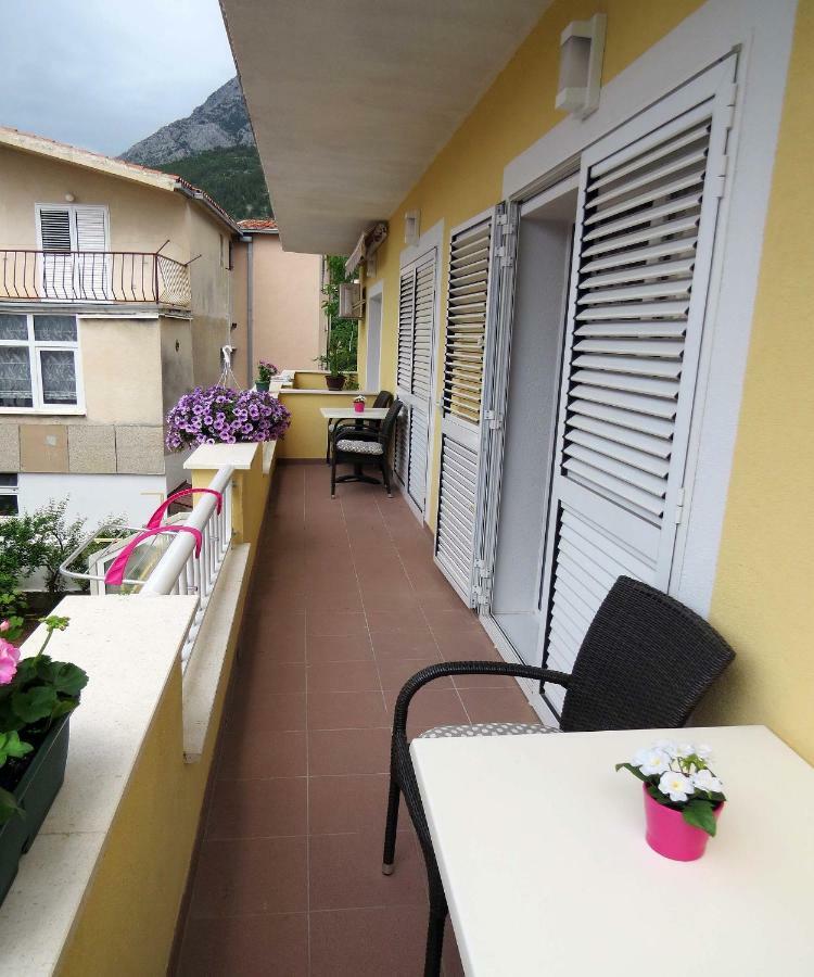 Apartman Jakir Baška Voda Екстериор снимка